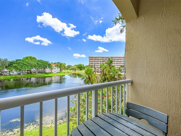 150 Jacaranda Country Club Dr 200, Plantation FL 33324