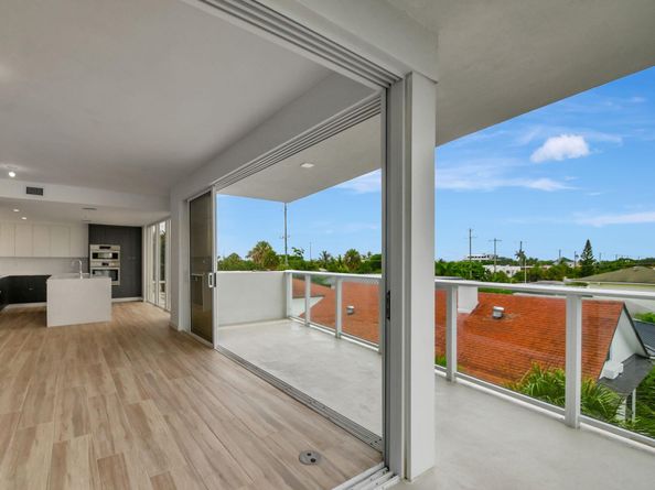117 Lake Avenue 304, Lake Worth Beach FL 33460