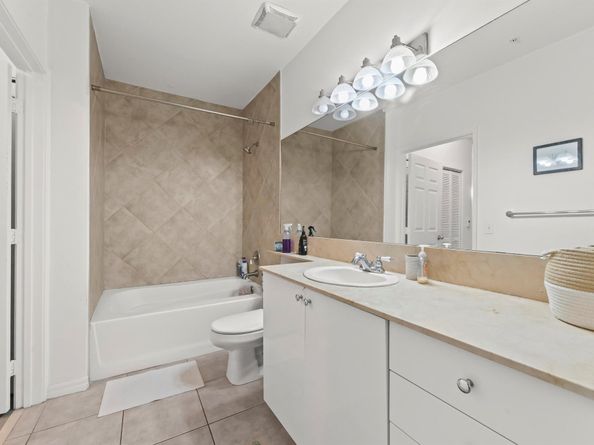 804 E Windward Way 122, Lantana FL 33462