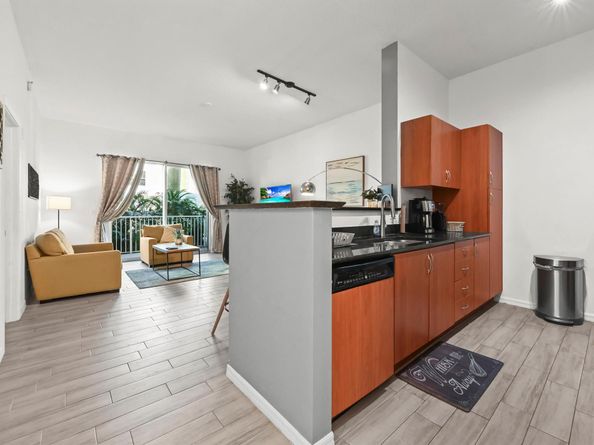804 E Windward Way 122, Lantana FL 33462