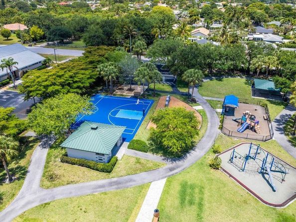 7150 W Lake Drive, Lake Clarke Shores FL 33406