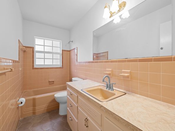708 NW 22nd St, Wilton Manors FL 33311