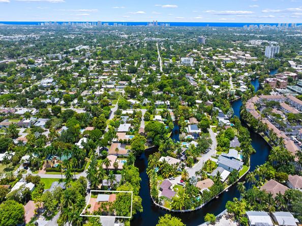 708 NW 22nd St, Wilton Manors FL 33311