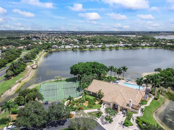 10739 Oak Bend Way, Wellington FL 33414