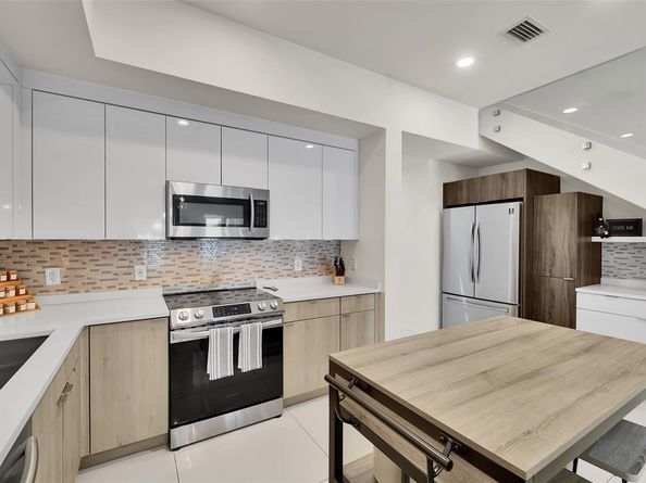 1484 NE 34th St 1484, Oakland Park FL 33334