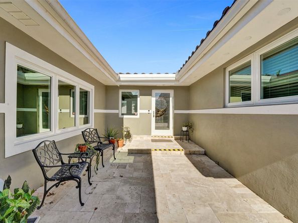 5562 SW 1st Ct, Plantation FL 33317