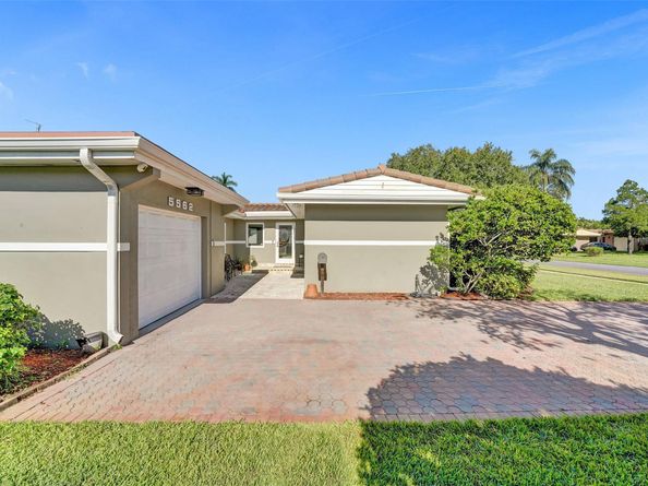 5562 SW 1st Ct, Plantation FL 33317