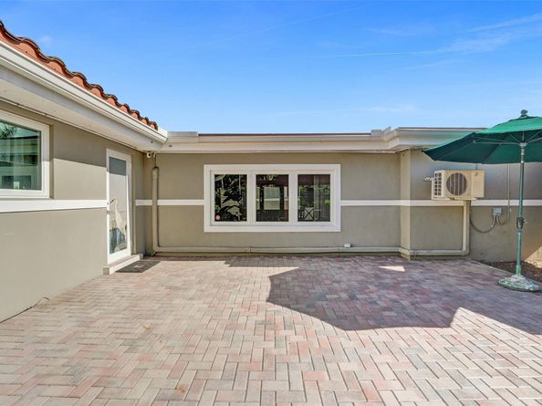 5562 SW 1st Ct, Plantation FL 33317
