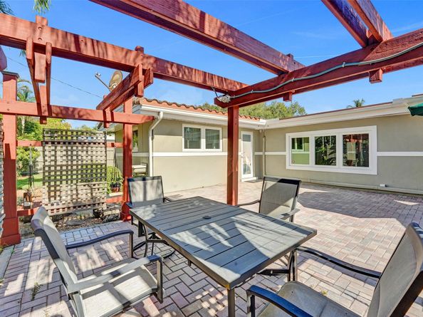 5562 SW 1st Ct, Plantation FL 33317