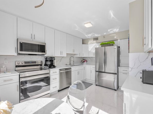 7582 Regency Lake Drive 601, Boca Raton FL 33433