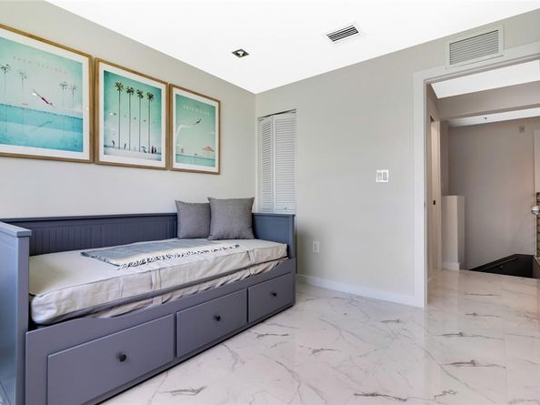 1460 Ocean Dr 506 (406), Miami Beach FL 33139