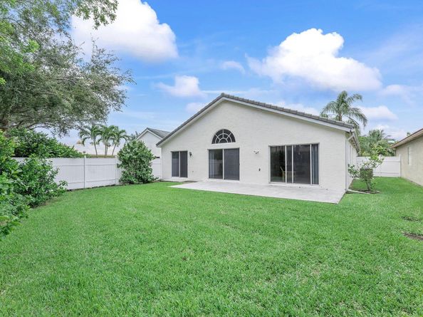 225 Preserve Court, Royal Palm Beach FL 33411