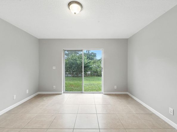 2461 SW 43rd Ter, Fort Lauderdale FL 33317