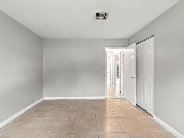 2461 SW 43rd Ter, Fort Lauderdale FL 33317