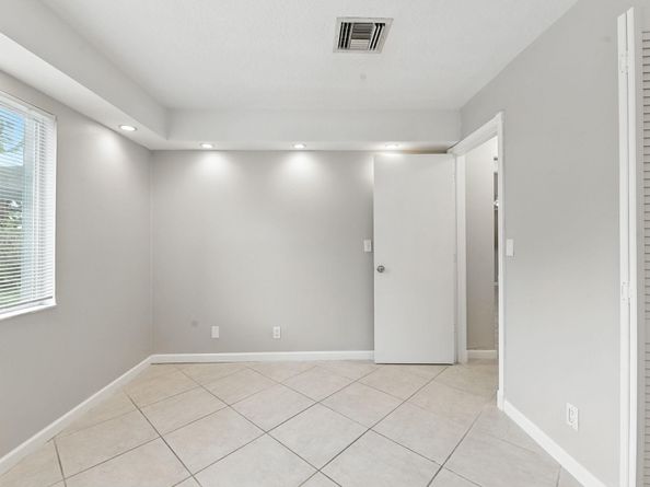 2461 SW 43rd Ter, Fort Lauderdale FL 33317