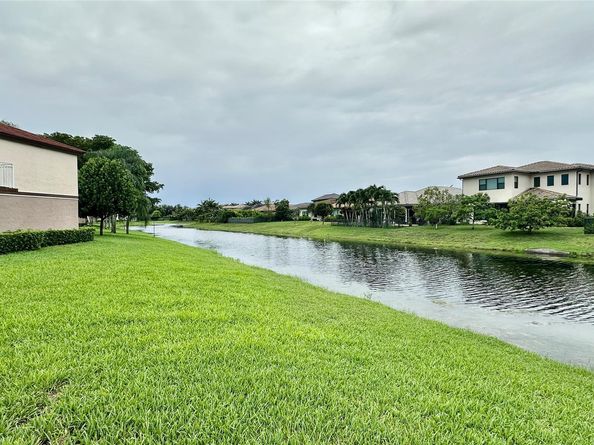 1200 SW 113th Ter 204, Pembroke Pines FL 33025