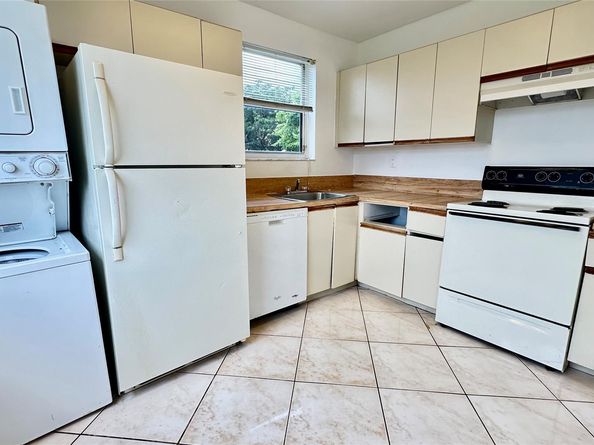 1200 SW 113th Ter 204, Pembroke Pines FL 33025