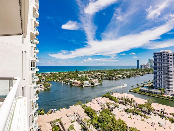 21050 Point Pl 2202, Aventura FL 33180