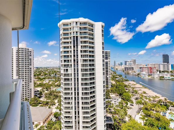 21050 Point Pl 2202, Aventura FL 33180