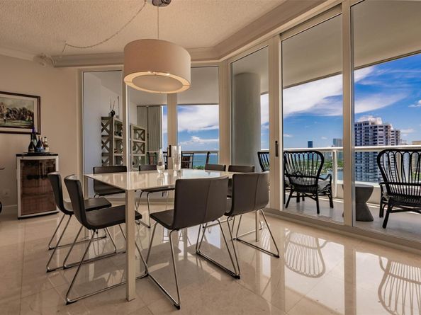 21050 Point Pl 2202, Aventura FL 33180