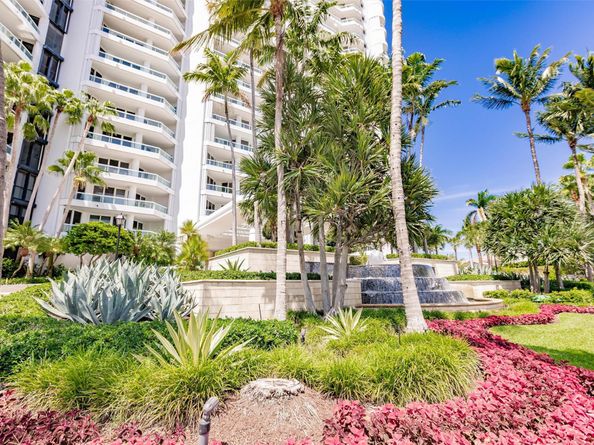 21050 Point Pl 2202, Aventura FL 33180