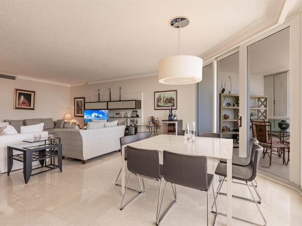 21050 Point Pl 2202, Aventura FL 33180