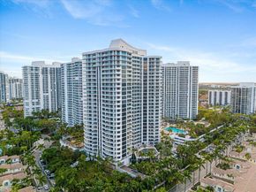 21050 Point Pl 2202, Aventura FL 33180