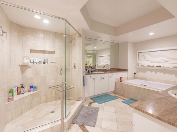 21050 Point Pl 2202, Aventura FL 33180