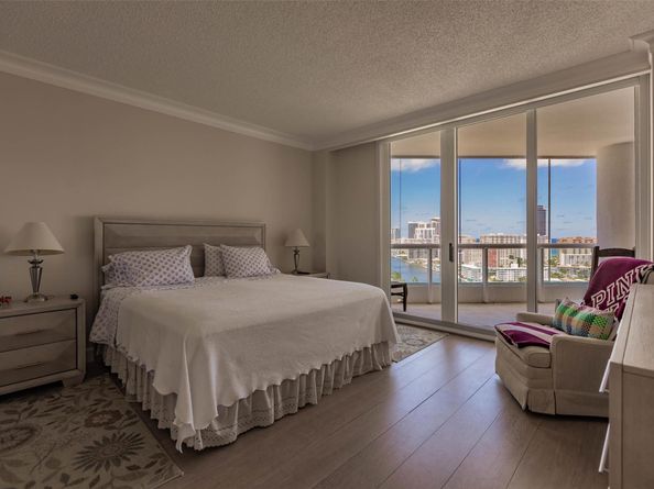 21050 Point Pl 2202, Aventura FL 33180
