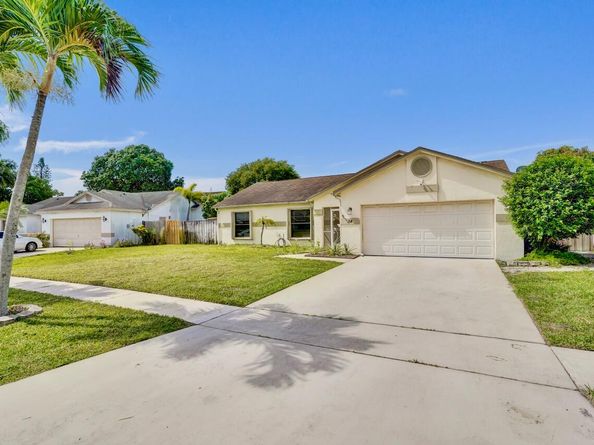 54 Cedar Circle, Boynton Beach FL 33436