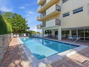 3581 S Ocean Boulevard Apt 4e, South Palm Beach FL 33480