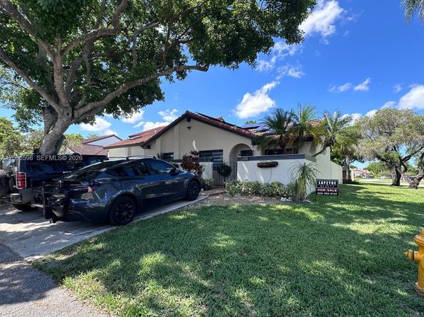6633 NW 178th Terrace, Hialeah FL 33015
