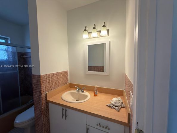 1120 NE 10th Street 5, Hallandale Beach FL 33009