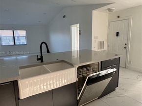 7690 Tahiti Lane 202, Lake Worth FL 33467