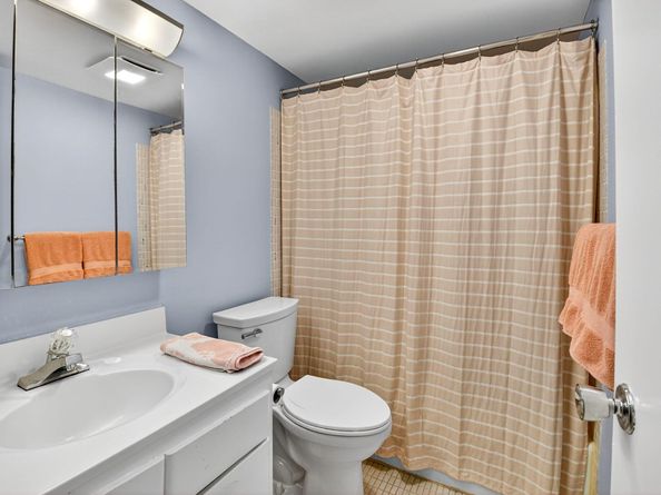 3160 Lake Osborne Dr 107, Lake Worth Beach FL 33461