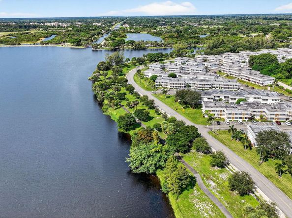 3160 Lake Osborne Dr 107, Lake Worth Beach FL 33461