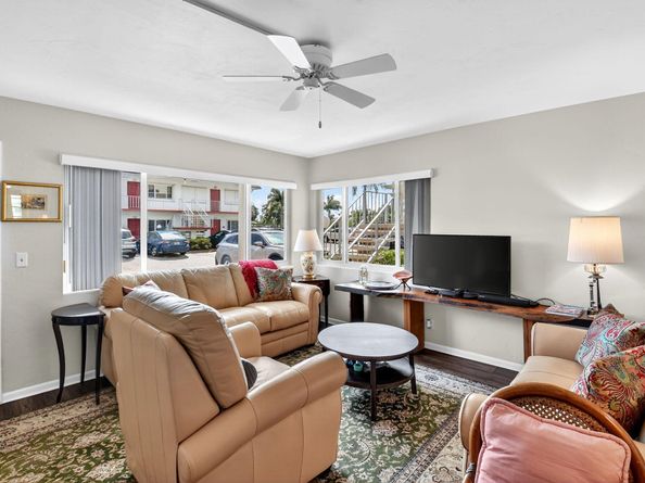 3160 Lake Osborne Dr 107, Lake Worth Beach FL 33461