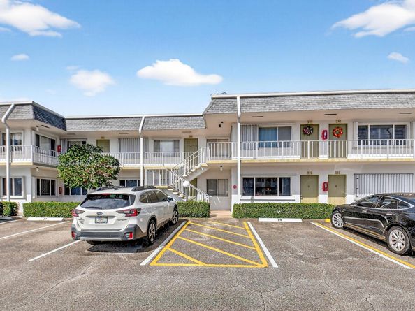 3160 Lake Osborne Dr 107, Lake Worth Beach FL 33461