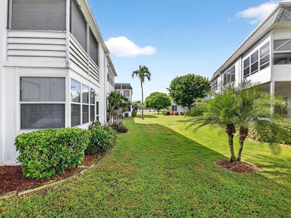 3160 Lake Osborne Dr 107, Lake Worth Beach FL 33461