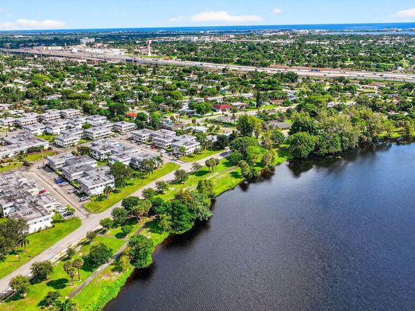 3160 Lake Osborne Dr 107, Lake Worth Beach FL 33461