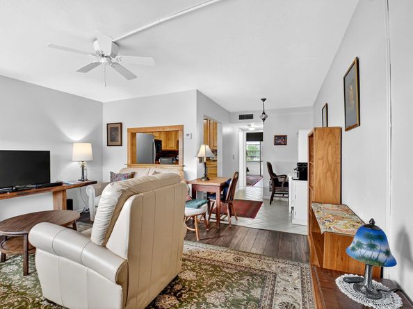 3160 Lake Osborne Dr 107, Lake Worth Beach FL 33461