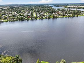 3160 Lake Osborne Dr 107, Lake Worth Beach FL 33461