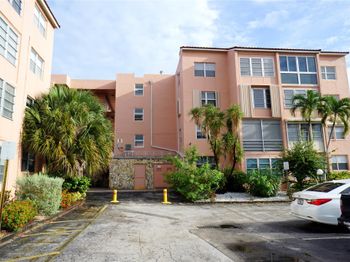 2821 Somerset Dr