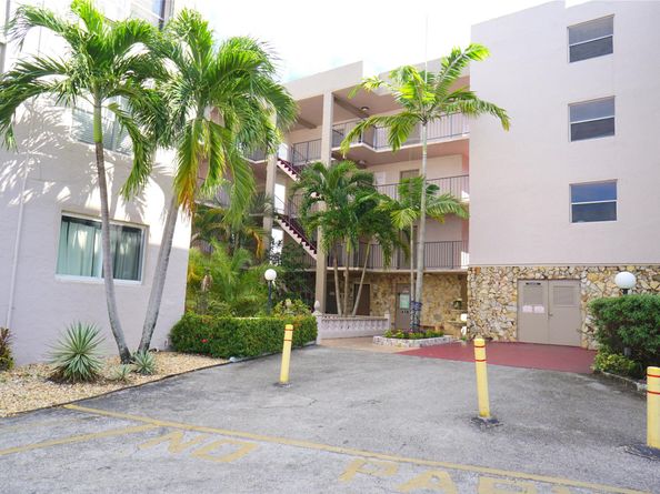 2821 Somerset Dr 203, Lauderdale Lakes FL 33311