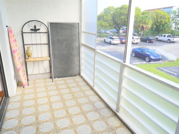 2821 Somerset Dr 203, Lauderdale Lakes FL 33311