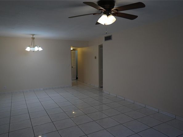 2821 Somerset Dr 203, Lauderdale Lakes FL 33311