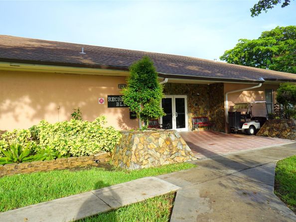 2821 Somerset Dr 203, Lauderdale Lakes FL 33311