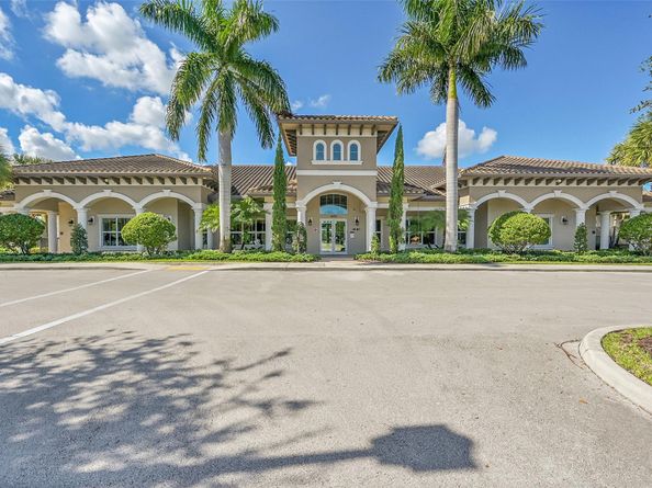 964 Banyan Dr, Hollywood FL 33021