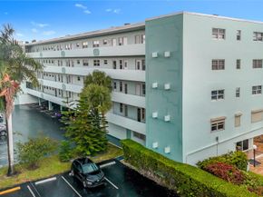 700 NE 14th Ave 406, Hallandale Beach FL 33009