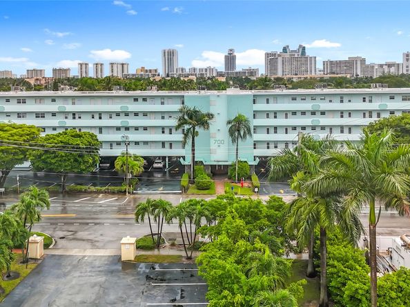 700 NE 14th Ave 406, Hallandale Beach FL 33009
